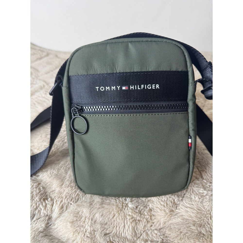 Tommy Hilfiger MINI REPORTER BAG in Olive Green